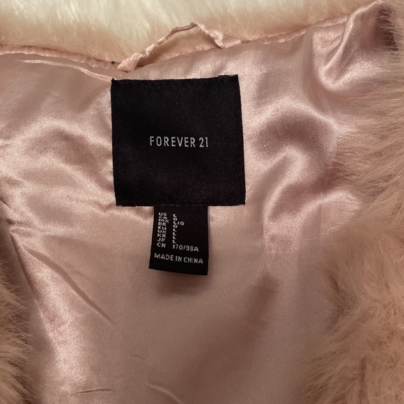 Faux fur vest. - Picture 2 of 2